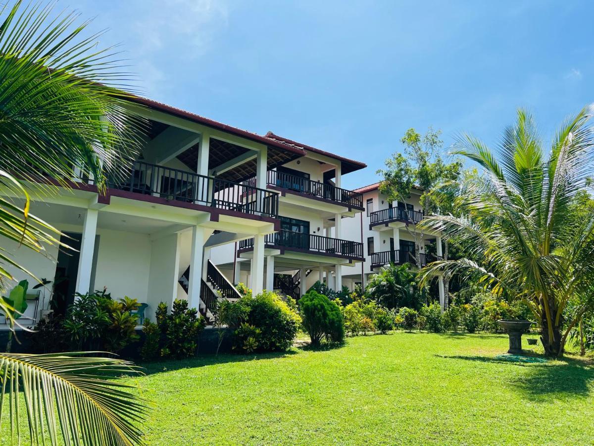 Ashansa Lagoon Resort Tangalle Bagian luar foto
